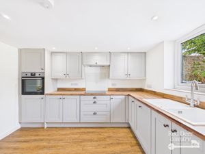 Kitchen- click for photo gallery